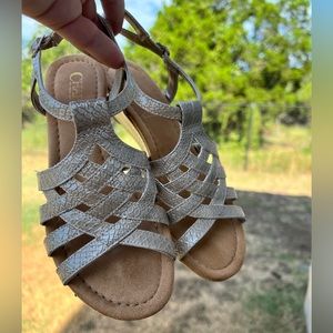 CHAPS ‘Katelyn’ Gold Wedge Sandals Size 6